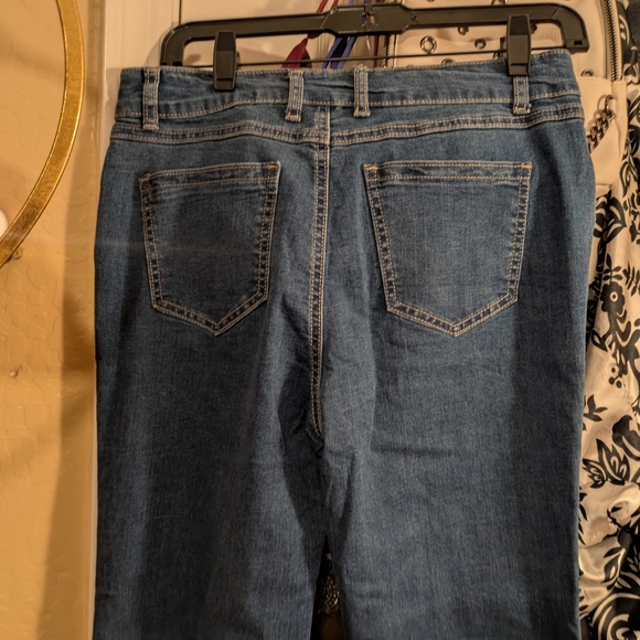 Dazy Classic Medium Wash Flare Jeans - Picture 7 of 11